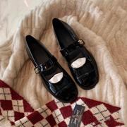 香港小香风玛丽珍鞋，2024女法式复古平底浅口单鞋一字扣带粗跟漆皮