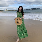 波西米亚沙滩连衣裙女夏海边度假绿色碎花无袖，长裙气质慵懒感裙子