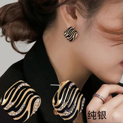 黑色豹纹复古法式耳扣耳环，2023菱形耳钉，纯银针气质高级感耳饰