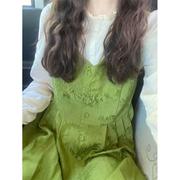 复古绿色碎花背带连衣裙，女早秋法式感两件套提花无袖背心长裙
