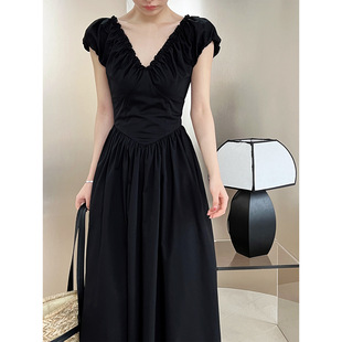 法式黑色连衣裙女夏季高端精致赫本气质收腰显瘦V领A字别致长裙子