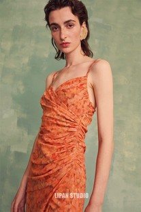 西班牙设计款~复古天丝西柚橙色女士吊带连衣裙修身显瘦露背夏