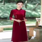 秋季酒红色旗袍七分袖黑色，显瘦改良版高端喜妈妈金丝绒连衣裙