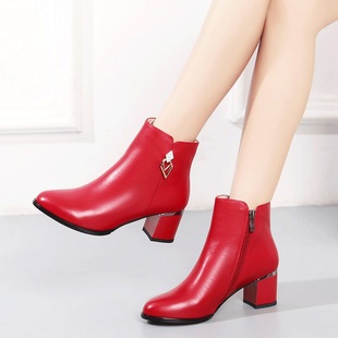 红色短靴女真皮秋冬季加绒中粗跟皮鞋圆头，高跟时尚真皮短筒女靴子