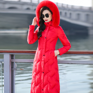 红色长款大毛领羽绒服女款2023年冬季加厚保暖收腰白鸭绒外套