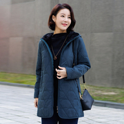 韩国妈妈装中老年人时尚保暖中长款加绒连帽拉链大码日常直筒棉服