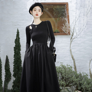 法式复古设计感简约赫本风小黑裙春装，女2024年镂空针织连衣裙