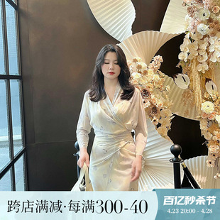 大码微胖mm连衣裙女2023秋季法式v领雪纺，设计感碎花收腰鱼尾长裙