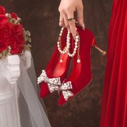 婚鞋女珍珠蝴蝶结2023秋季一字带新娘鞋秀禾服红色结婚高跟鞋