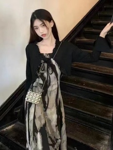 新中式水墨画吊带连衣裙子搭配黑色披肩防晒衫外套女春夏两件套装