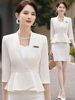 白色职业装套装女夏季薄款中袖酒店前台，工装美容师珠宝店西服套裙