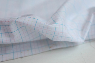 意大利进口薄款白底蓝粉色织菱形格纹提花细腻抗皱高支纯棉布料