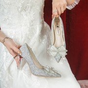 银色婚鞋结婚网纱蝴蝶结新娘鞋，水晶亮片婚纱，鞋礼服尖头细跟高跟鞋