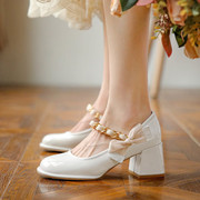 法式白色高跟鞋秋季女鞋粗跟复古方头玛丽珍鞋百搭一字带温柔单鞋