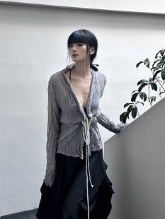 moonlet暗黑风小众设计系带，透视防晒衬衫，女春季灰色褶皱长袖上衣
