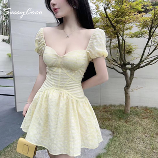 杏黄色连衣裙收腰方领在逃公主裙夏季高级感裙子短款惊艳设计仙女