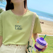 绿色短袖t恤女夏季2024宽松字母设计感小众正肩上衣纯棉体恤