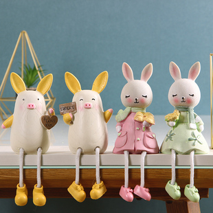 北欧创意客厅酒柜家居摆件卡通可爱情侣兔子吊脚娃娃汽车装饰用品