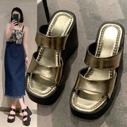 坡跟松糕厚底拖鞋，女外穿高跟凉鞋，2023年夏季韩版增高拼色凉拖