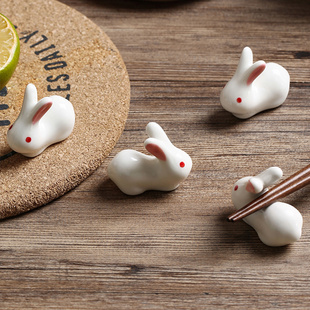 日式陶瓷筷子架筷托创意家用餐具粉耳软萌小兔子筷枕笔托置物摆件