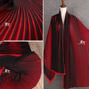 红黑百褶条纹 雪纺顺滑手感布重磅感时髦大裙摆风琴折设计师面料
