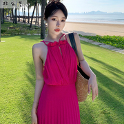 玫红色吊带露背海边度假连衣裙，法式赫本风，少女温柔风气质长款裙夏