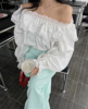 法式蕾丝边松紧一字领设计感衬衫韩国洋气时尚女装性感露肩短上衣