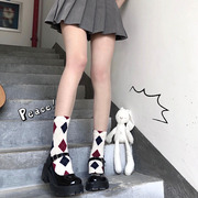 复古英伦短袜子女白色韩版潮流，菱格运动日系学院风格子中筒堆堆袜