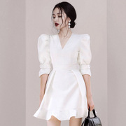 白色连衣裙春夏设计感别致名媛气质连衣裙女