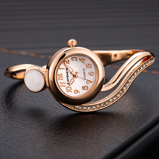 时尚镶钻手镯手表女合金表带小表盘细手腕，时装表女士指针石英腕表
