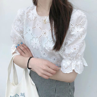 白色蕾丝娃娃衬衫2023韩版夏装泡泡灯笼袖镂空刺绣花朵纯棉上衣女