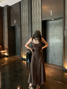 AYU SHOP维纳斯女神麂皮绒棕色吊带修身显瘦包臀收腰长款连衣裙女