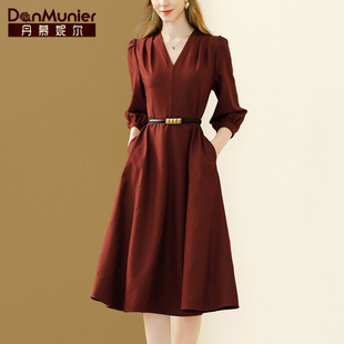 丹慕妮尔高端轻奢气质v领红色连衣裙春秋，女装收腰显瘦中长裙