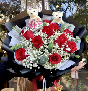 同城鲜花速递深圳宝安南山店，送花11朵红玫瑰搭配满天星，送女友闺蜜