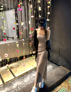 大瓶定制谁穿谁瘦设计带胸垫黑色连衣裙，女夏无袖收腰显瘦吊带裙