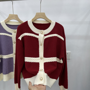 红色针织衫女秋冬季高级感开衫，洋气撞色小香风外搭设计感毛衣外套