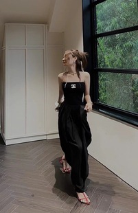 linda法式黑色小众无袖，抹胸连衣裙字母夏季纯欲长裙显瘦过膝裙