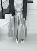 韩国女装2024早春气质优雅复古风金属质感，高腰半身长裙
