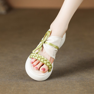 时尚外穿厚底罗马拖鞋一字型米，白色凉拖鞋粗跟松糕底编织拼色凉鞋