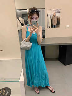 韩国版欧尼法式小众纯色，褶皱设计宽松显瘦长款吊带连衣裙子女