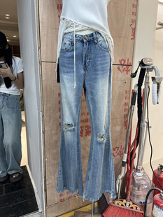 2024年韩版早春通勤风，韩国东大门修身个性，破洞设计牛仔女长裤