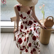 复古玫瑰香颂红蔷薇碎花吊带连衣裙夏季超仙气质海边度假长裙