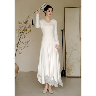 山有色新中式连衣裙秋冬优雅气质高端米白色针织打底盘扣长裙