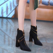 欧美风短靴女时装靴子，2024年秋冬尖头金属扣带显瘦短筒马丁靴
