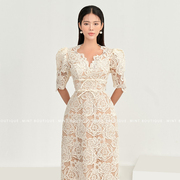 越南小众设计师mint2022夏季短袖，重工蕾丝镂空钩花纯色连衣裙