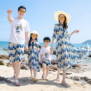 一家三口亲子装海边度假沙滩，裙洋气情侣，母女装民族风三亚旅游裙子