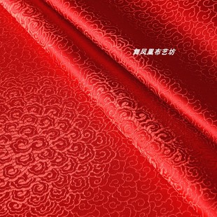 中国风高密祥云织锦缎面料 大红色光泽绸缎纹理马甲长袖汉服布料