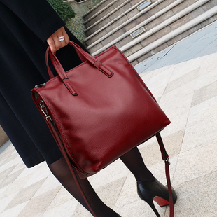 真皮包包女款2023年流行的包包大容量，复古托特包酒红色单肩手提包