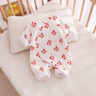 新生婴儿衣服秋冬季夹棉哈衣薄棉满月宝宝，连体衣红色和尚服拜年服