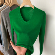 设计感u领羊绒，打底衫女秋冬内搭绿色，毛衣2024气质性感针织衫